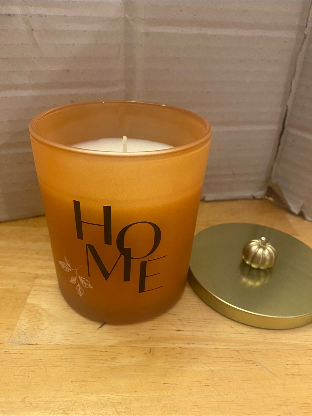 Pumpkin spice scented candle in glass jar and gold pumpkin lid says HOME NWT - Picture 2 of 5